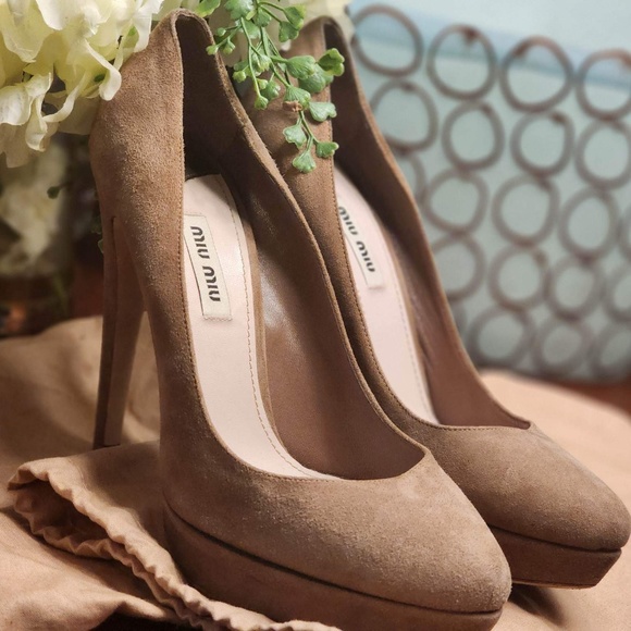 Miu Miu size 8 Beautiful shoes suede Natural color - Picture 1 of 8